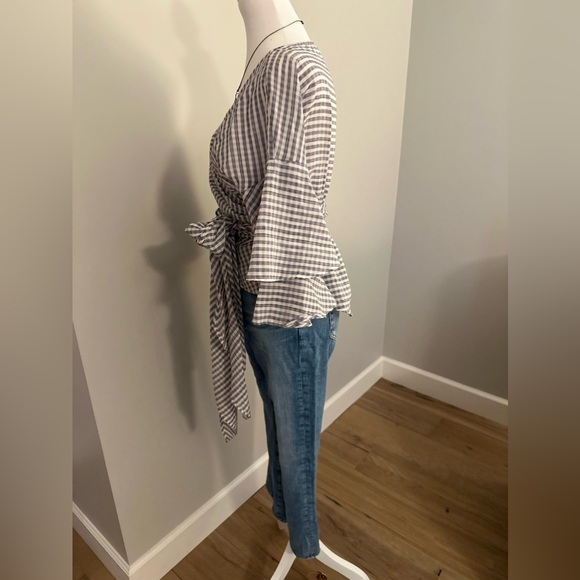 WAYF WRAP TOP - Picture 5 of 9